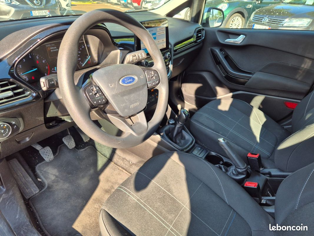 FORD Fiesta 1.1 85CH COOL & CONNECT GARANTIE 12 MOIS (image 5)