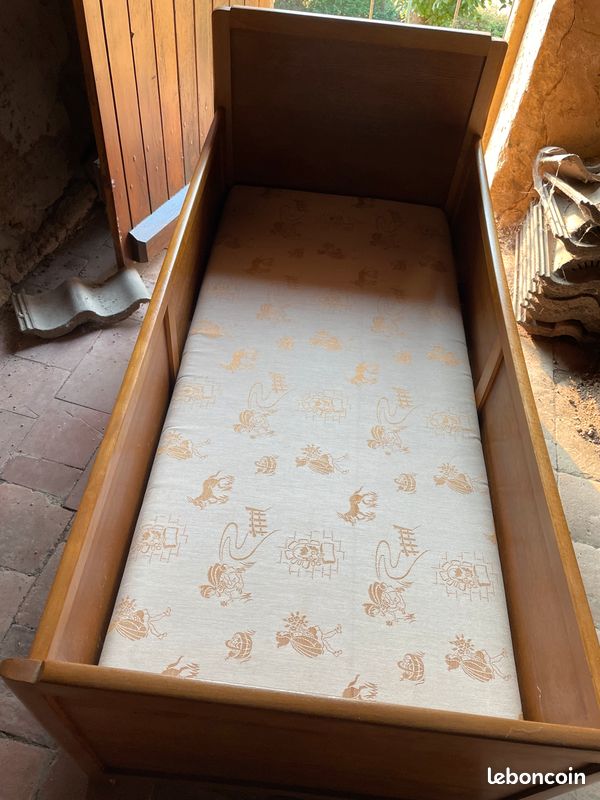 Lit enfant complet avec matelas en TBE (image 1)
