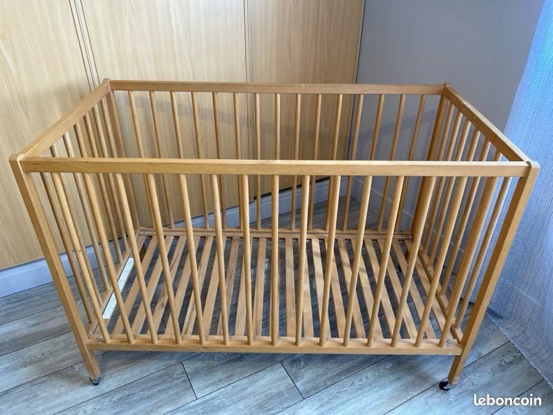 Lit bébé bois IKEA (image 1)