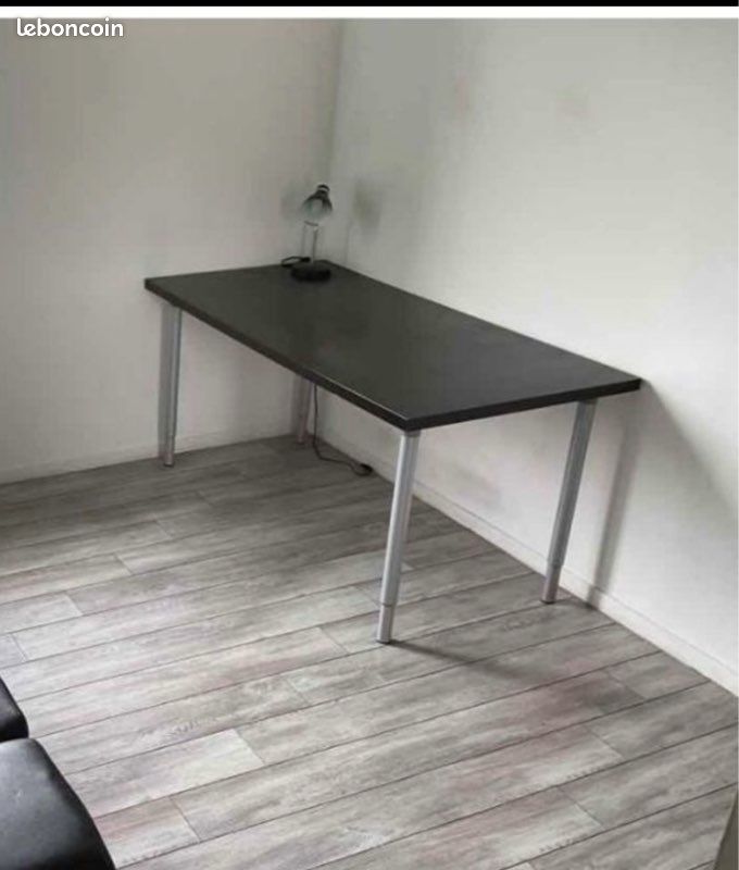 Bureau noir réglable en hauteur – Très bon état (image 1)