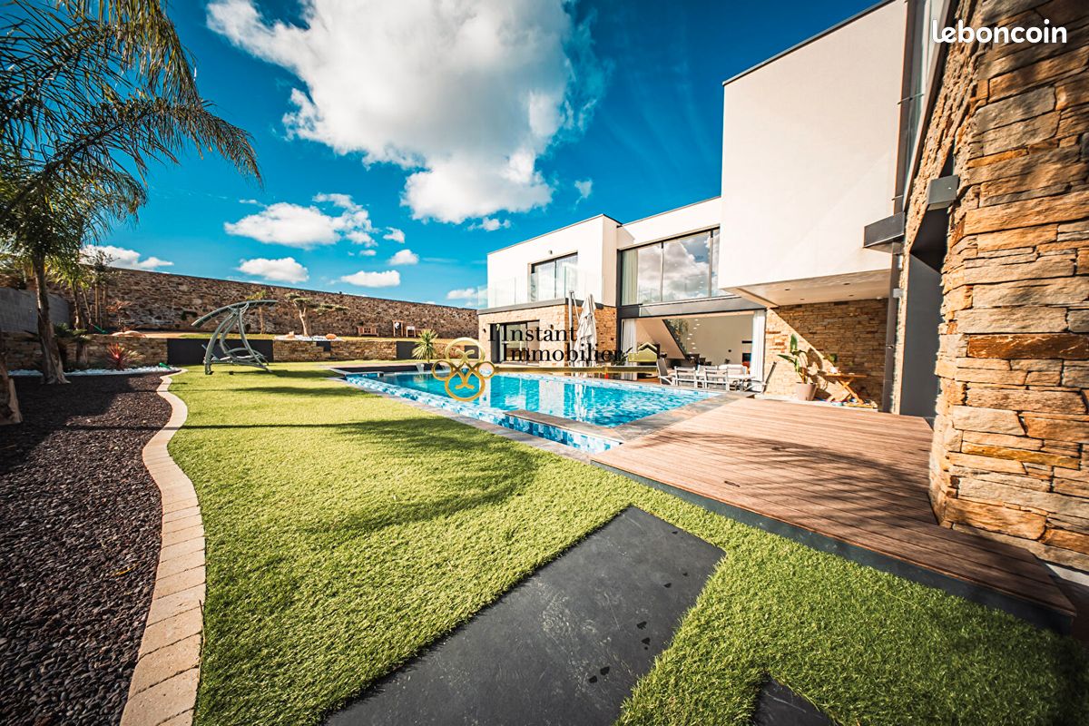 Maison 10 pièces 255 m² · à Perros-Guirec · 255 m² · 2 698 500 €