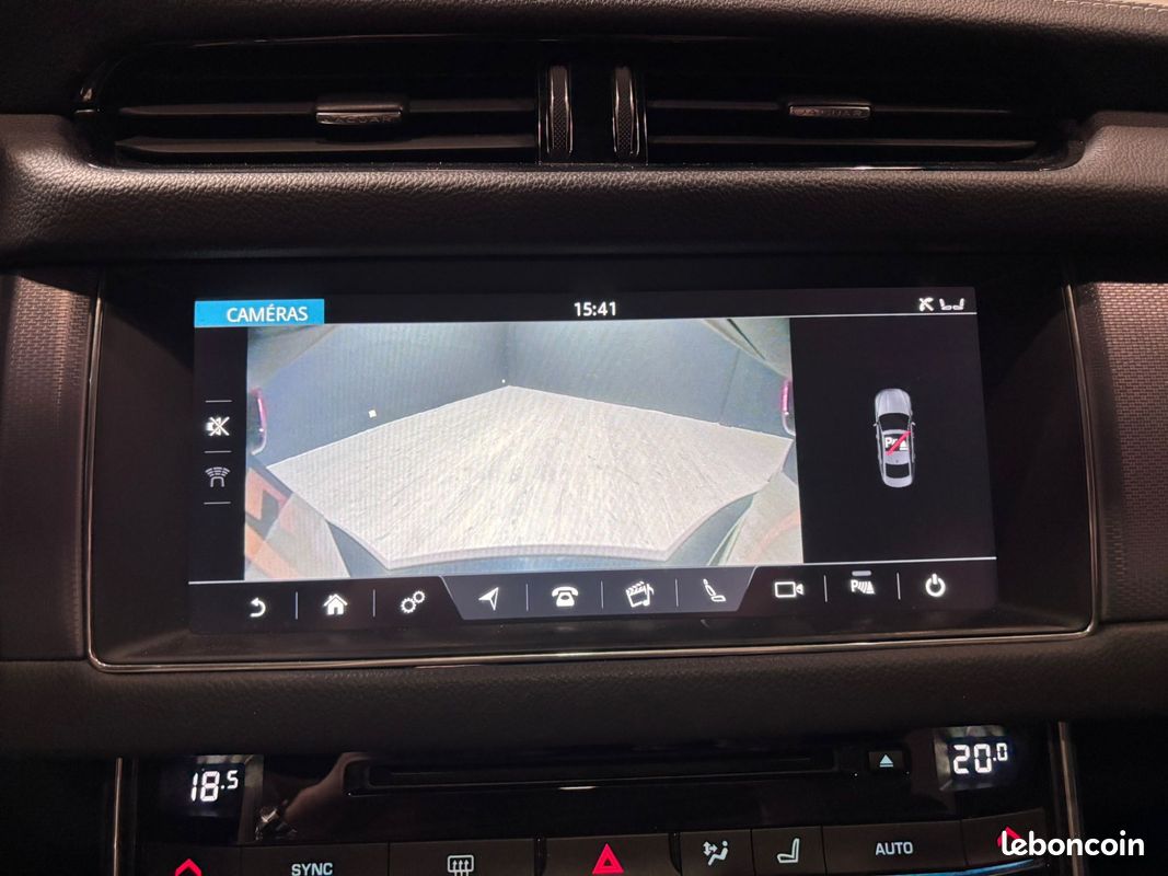 JAGUAR XF 3.0 D 300CH R-SPORT BVA - Entretien Jaguar - Carplay - Caméra de recul (image 23)