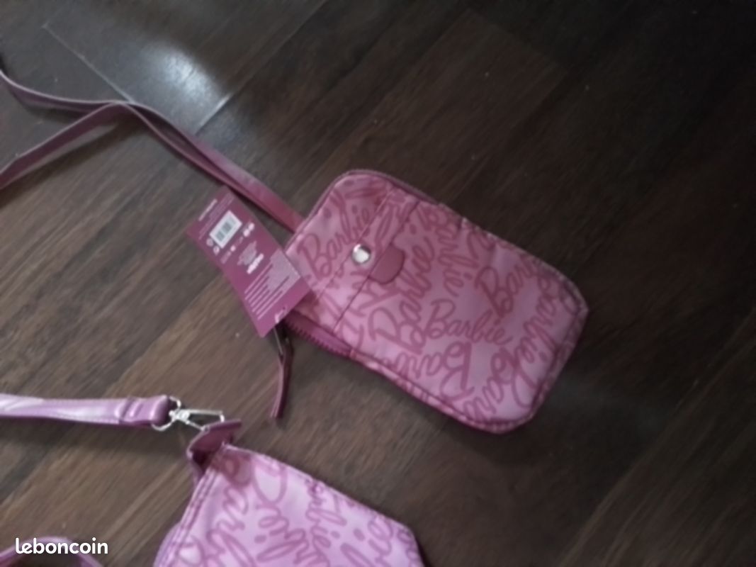 Lot de grand sac barbie et petit sac en état neuf (image 4)