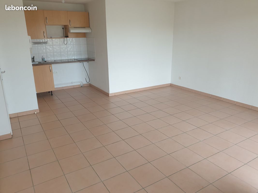 T2 42 m² avec terrasse et parking – Proche Airbus (image 2)