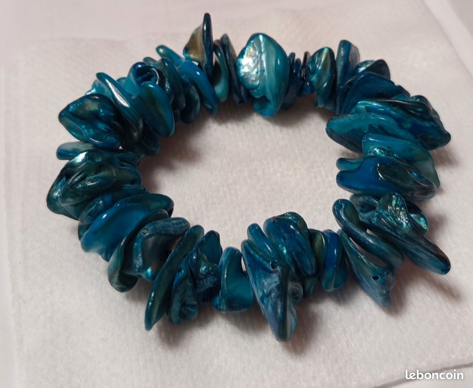 Joli bracelet en morceaux de nacre monté sur élastique neuf jamais porté (image 3)