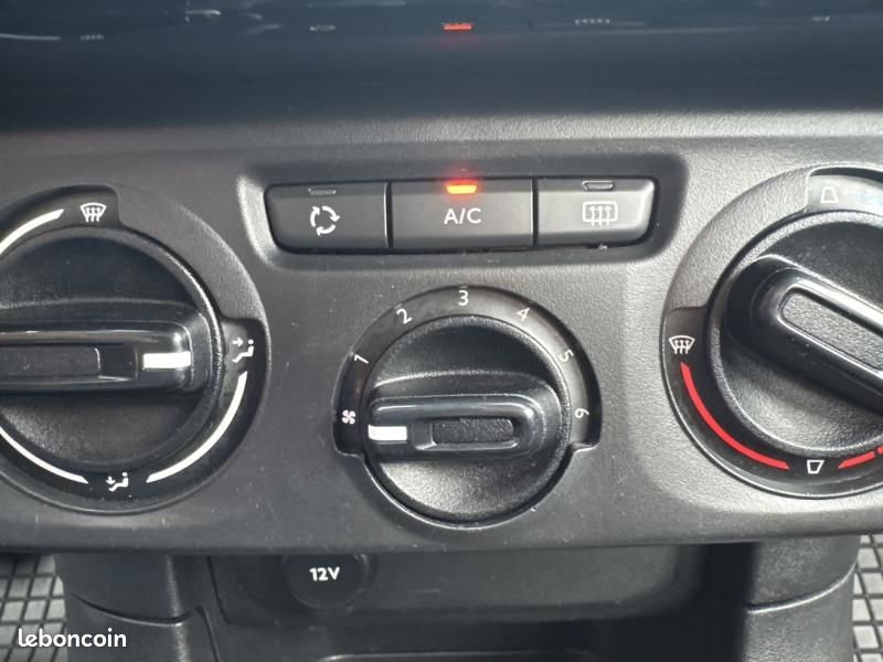 Citroen C3 1.2 PureTech 83ch S&S Feel 122-123g (image 23)