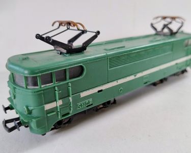 HO - JOUEF 833 - LOCOMOTIVE ÉLECTRIQUE VINTAGE 'SNCF' BB 9201 en TRÈS BON ÉTAT - Bidiris