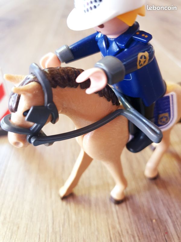 Playmobil - Policier à cheval (image 3)