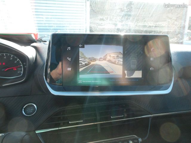 Peugeot 2008 PureTech 130 S&S EAT8 Allure (image 20)