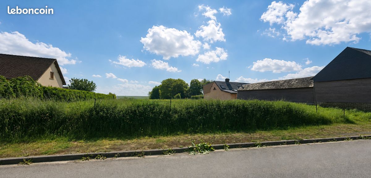 Terrain à bâtir de 2164 m² à Franvillers - grande façade, environnement calme · 120 000 €