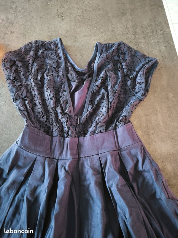 Robe Noire Taille S - Sans étiquette - Viscose - Style Moulant Court - Occasion Très Bon état