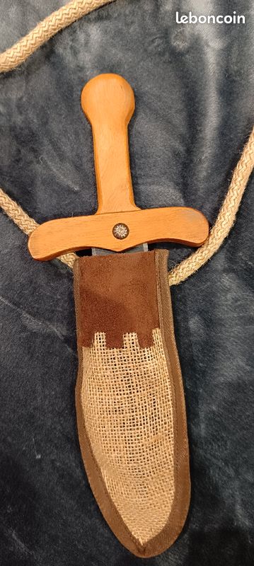 Accessoire en bois déguisement chevalier (image 3)