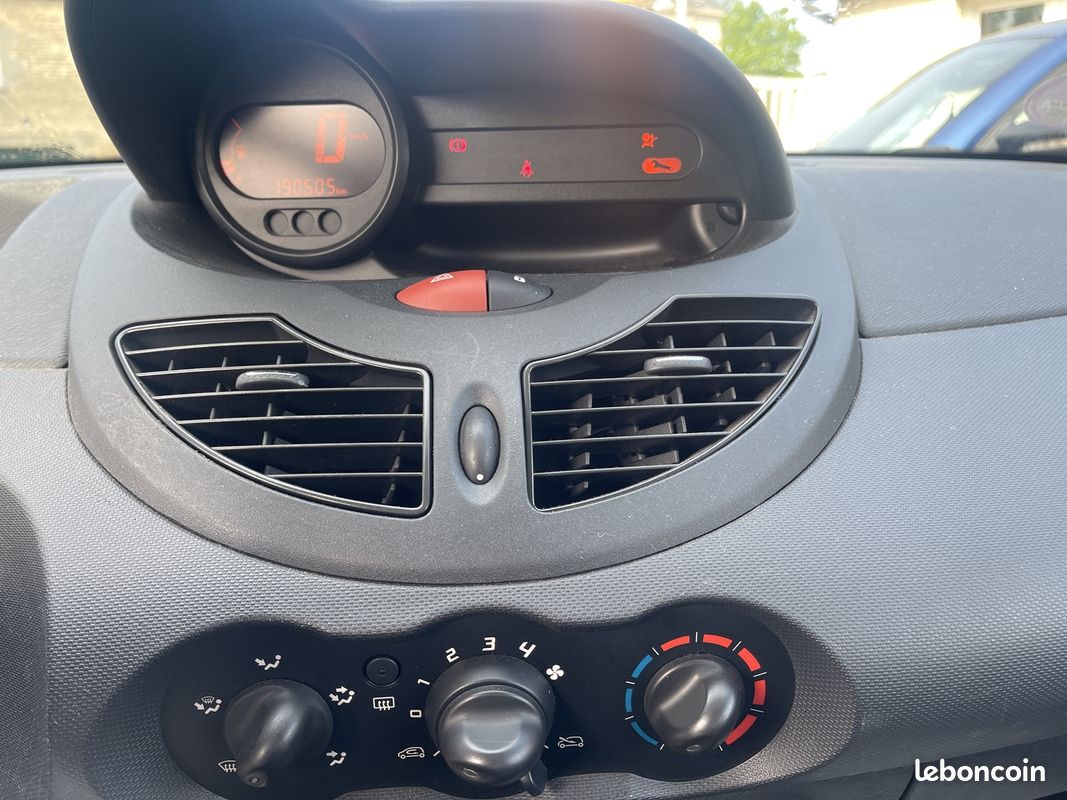 Renault TWINGO II 1.2 LEV 16V 75CH AUTHENTIQUE ECO² (image 8)