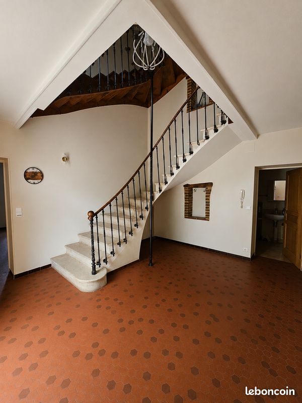 Maison 8 pièces 200 m² · à Poulan-Pouzols · 200 m² · 1 230 €