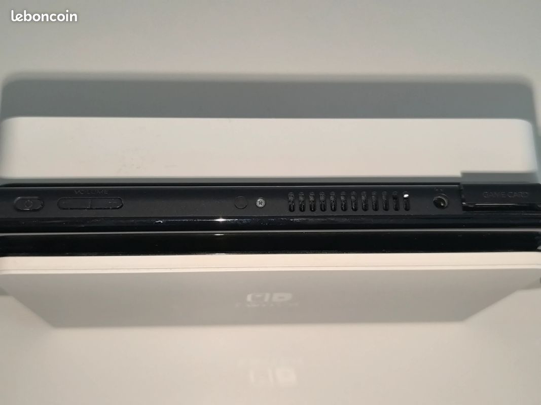 Nintendo Switch OLED (image 8)