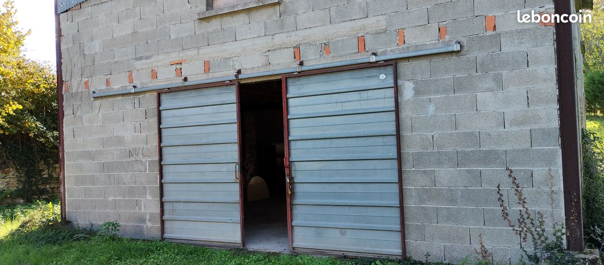Garage · à Ruffec · 26 000 €