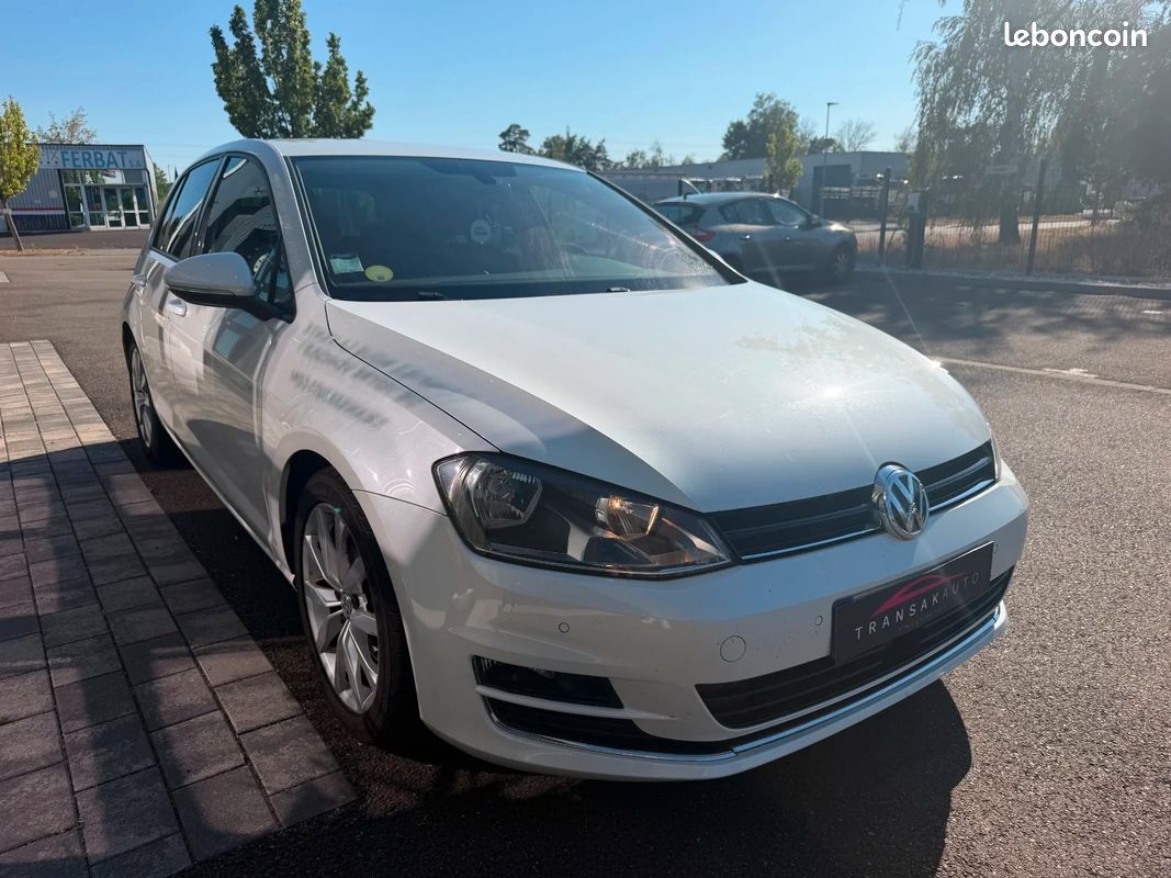 VOLKSWAGEN GOLF 7 2.0 TDI 150 ch BlueMotion Technology Carat avec GPS / RÉGULATEUR / RADAR AVANT ET ARRIÈRE (image 6)
