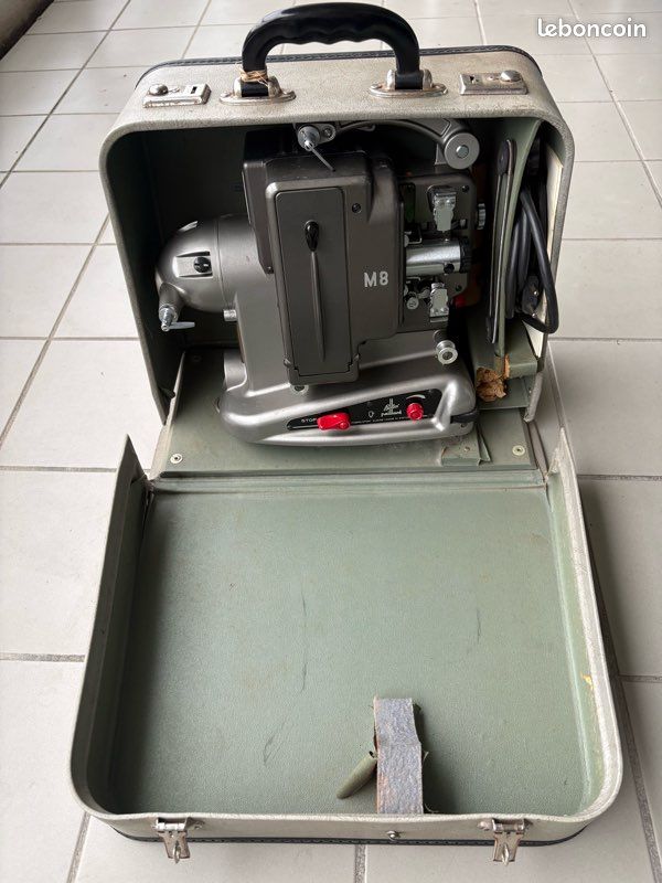 Projecteur BOLEX PAILLARD M8 + caisse - excellent état