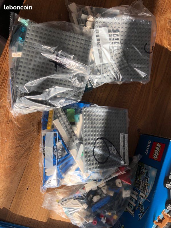 Lego city 60047 (image 4)
