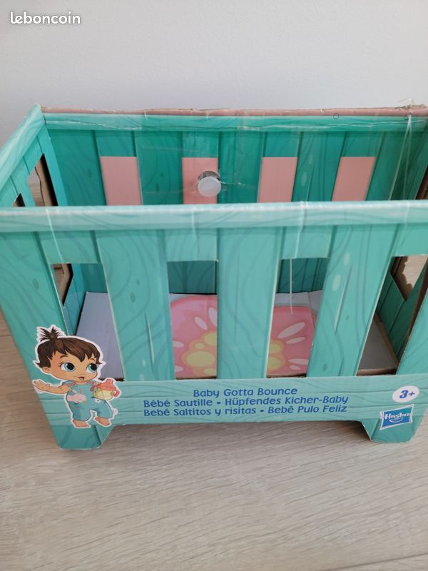 Bebe sautille baby alive Hasbro en très bon état avec ses