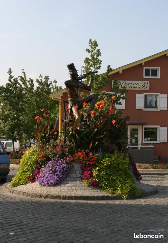 Parking/box Ville-la-Grand · 80 €/mois
