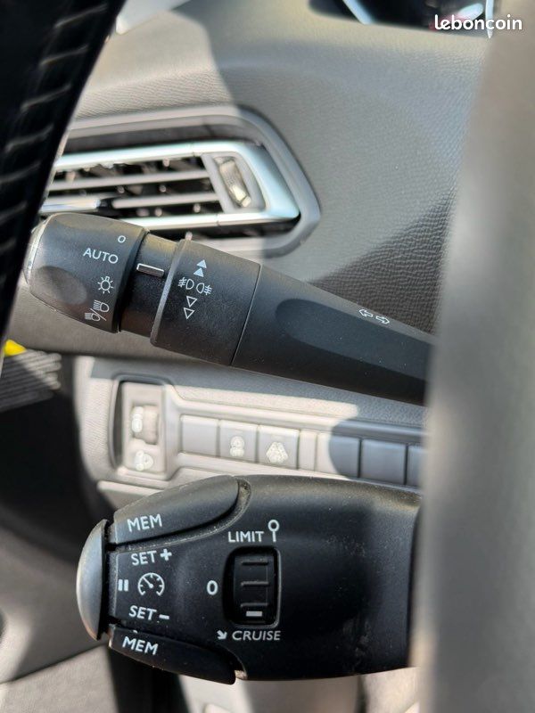 PEUGEOT 308 II (2) 1.6 BlueHDi S&S 120CH ALLURE /Camera 360 /Carplay /Clim auto (image 12)