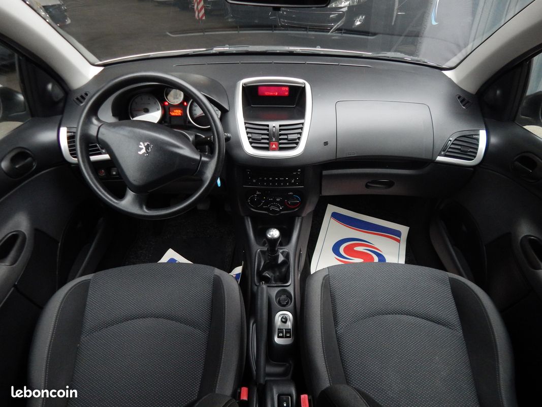 🚘️🚘️ peugeot 206 + 1,1l essence 65 636 km annee06/2011 🚘️🚘️ (image 3)