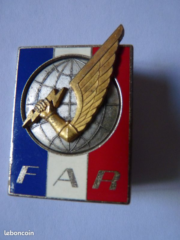 INSIGNE / PUCELLE 51 e régiment d'infanterie Fraisse Paris G1138 EUR 7
