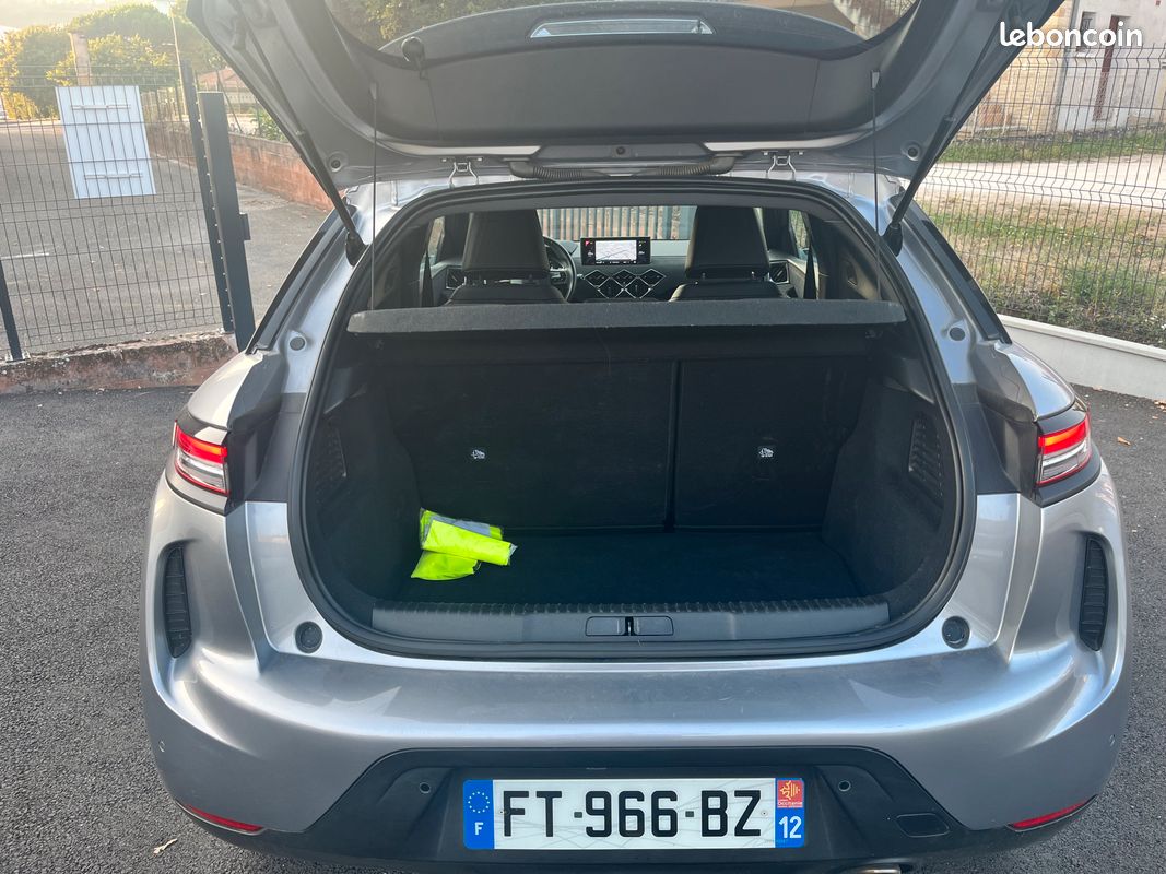 Ds ds3 crossback bluehdi 130 ch performance line boite auto eat8 - gps - camera - apple carplay android auto - jantes alu 17" - keyless - radars av + arr – vitres et lunette arr surteintees (image 5)