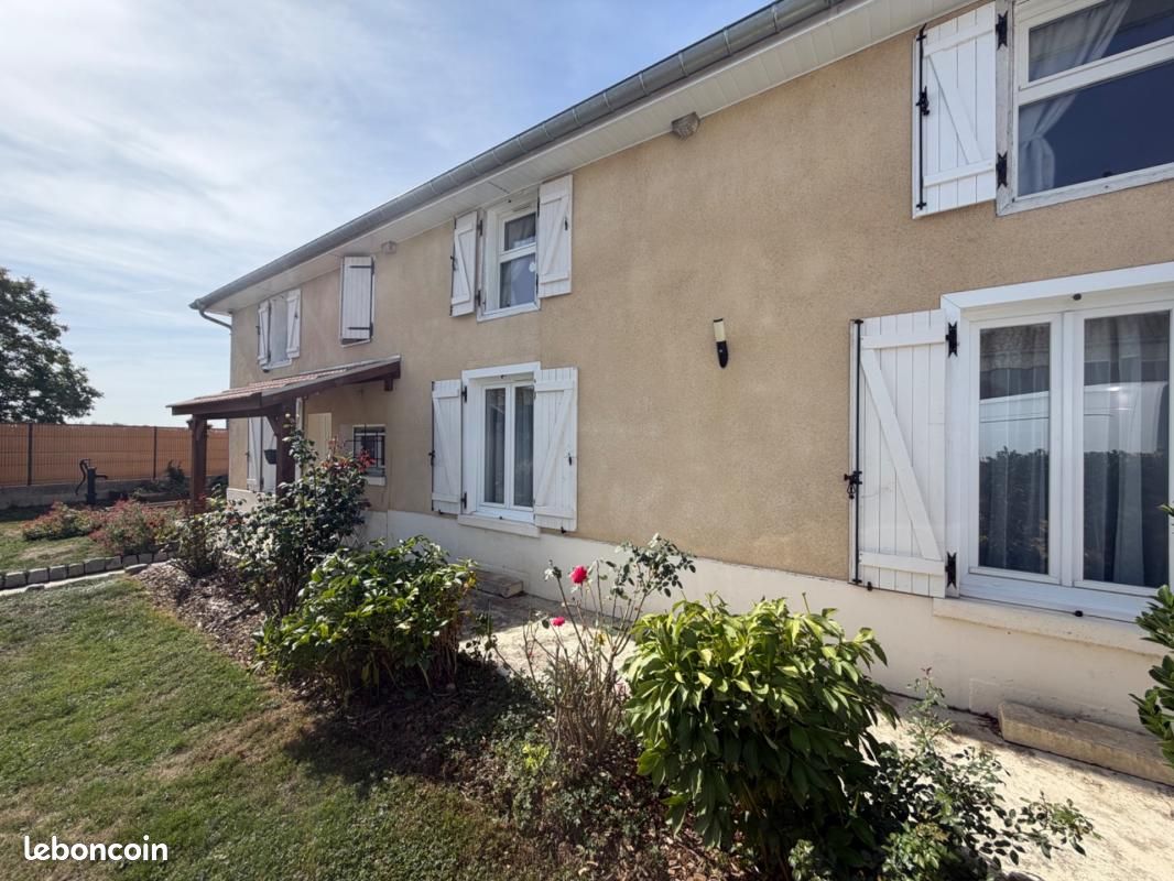 Maison 5 pièces 126 m² · à Saint-Vrain · 126 m² · 181 000 €