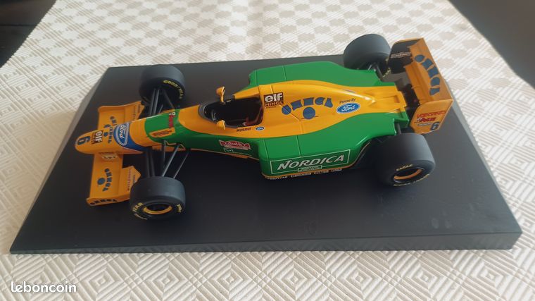 Minichamps SB 1/18 - F1 Benetton Ford B193 1993 Patrese