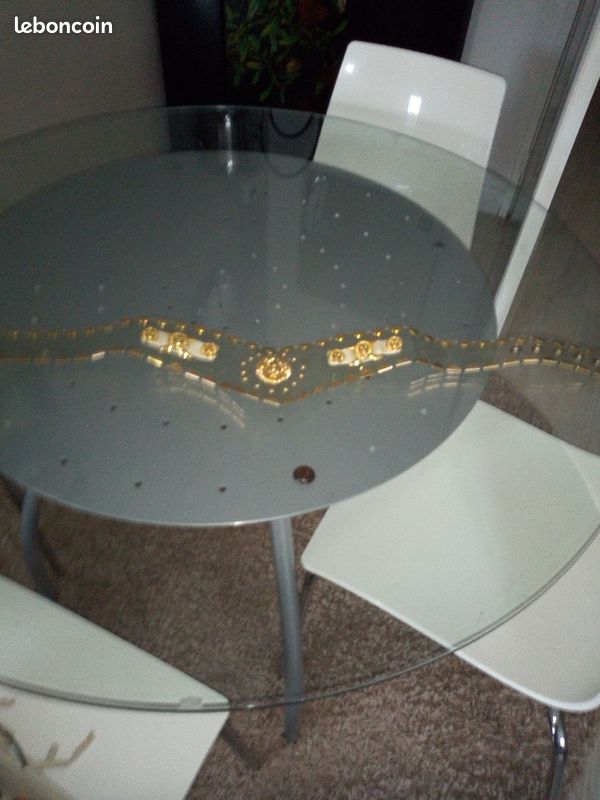 Superbe ceinture plastique et agrémentée de doré (image 1)