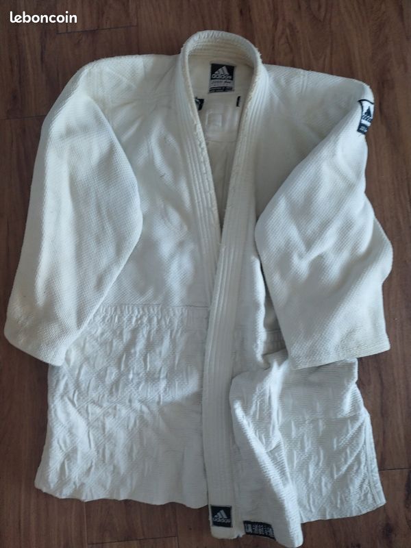 Deux vestes de kimono de judo competition (image 1)