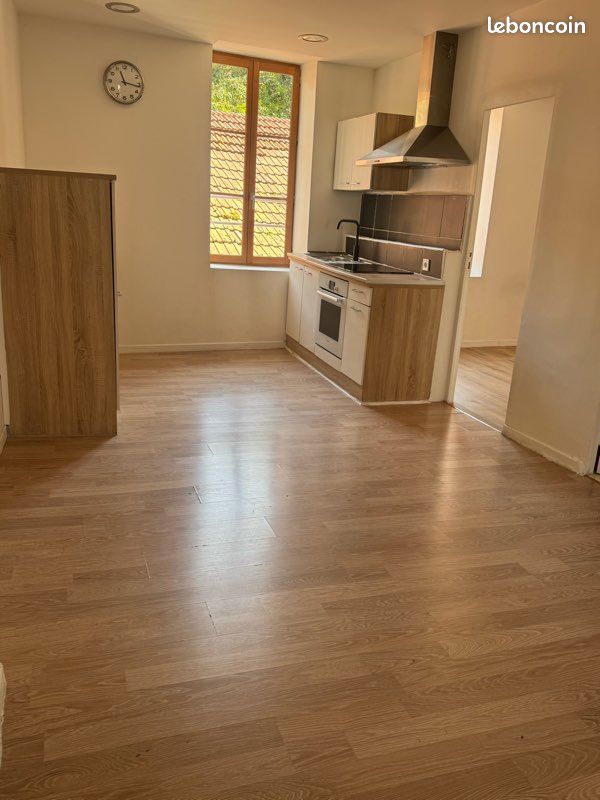 Appartement 3 pièces 75 m² · à Thizy-les-Bourgs · 75 m² · 440 €
