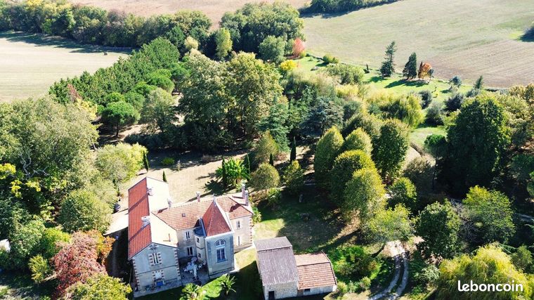 Maison 10 pièces 365 m²