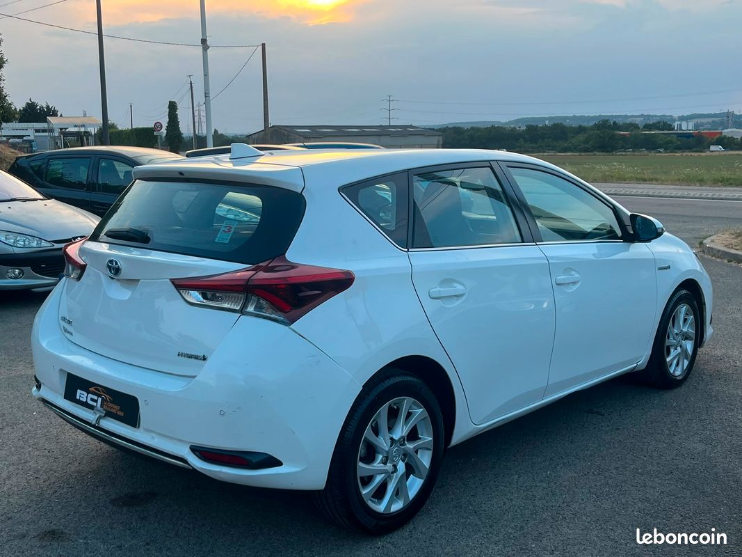TOYOTA AURIS (2) Hybride 1.8 VVT-i HSD 136H DYNAMIC BUSINESS ( TVA Récupérable ✅- Boite Auto🕹️- Crit’air 1 🟣 - Garantie & Révisée ✅ ) (image 3)