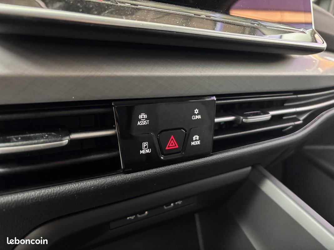 VOLKSWAGEN Golf 1.5 eHybrid 204 DSG6 VW Edition (image 21)