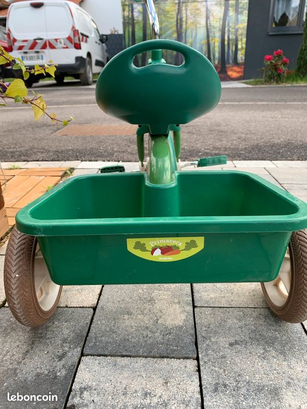 Tricycles avec petite remorque (image 1)