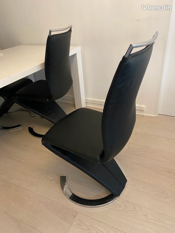 Chaise en lot (image 1)