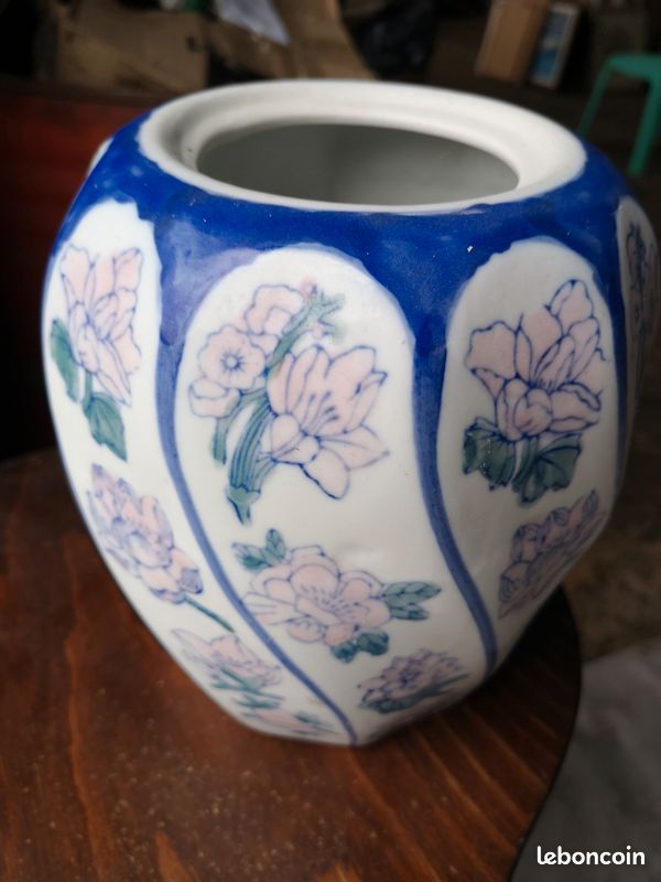 Vase (image 1)