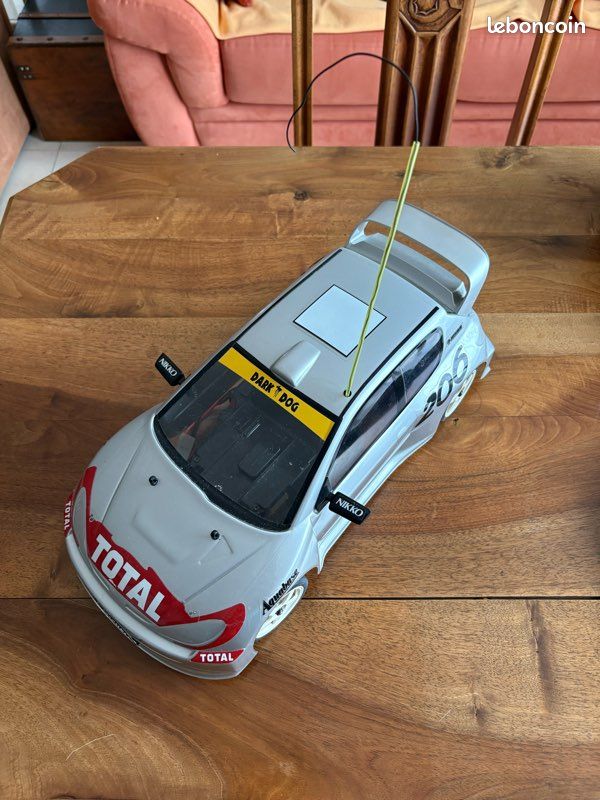À vendre : Voiture téléguidée f1 Renault - Radio Mélodie