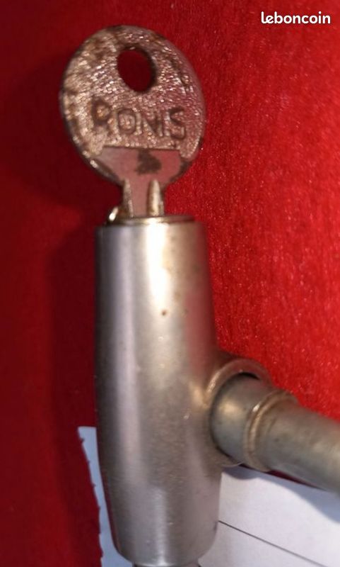 Rare vieux Ancien Anti vol gris avec la clés 🔑 vélo moto mobylette solex motobécane peugeot ou autre 2 roues cadena vintage marque Ronis (image 2)