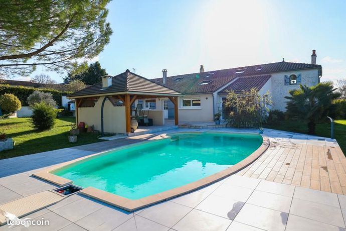 Maison 7 pièces 263 m²