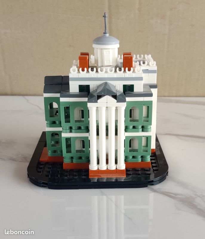 40521 LEGO Mini Disney - Le manoir hanté de Disney miniature (image 1)
