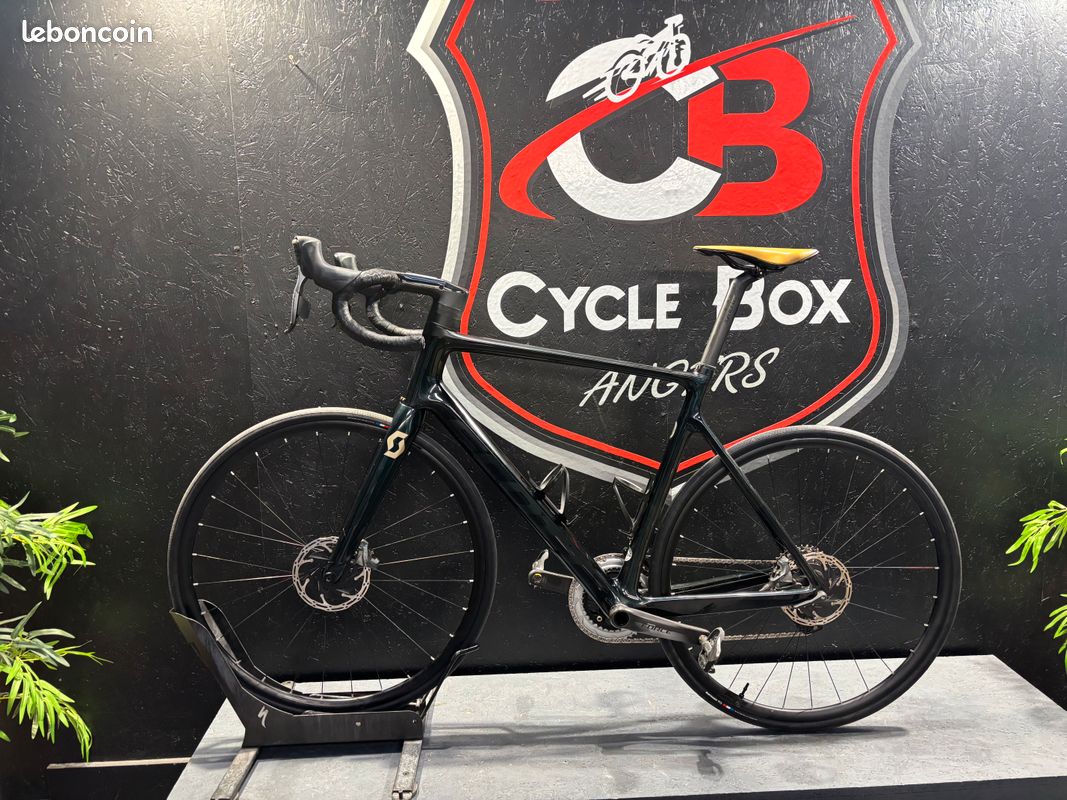 Vélo Route Scott Addict RC 10 Shimano Ultegra Di2 12v Syncros Capital 1 Noir Soleil 2026