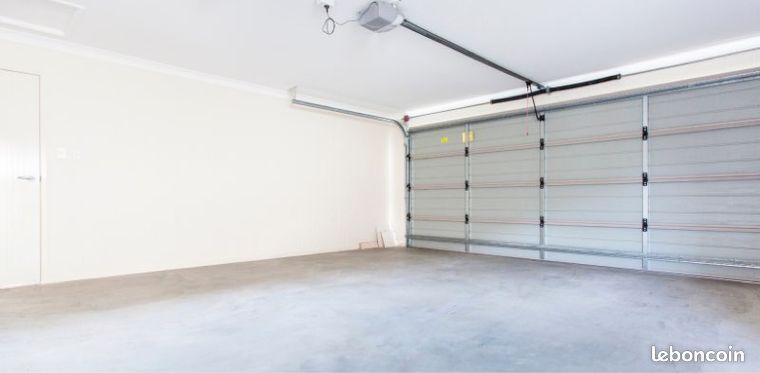 Grand garage