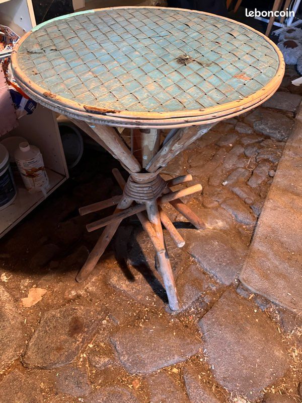 Table en rotin, faites main à restaurer (image 1)