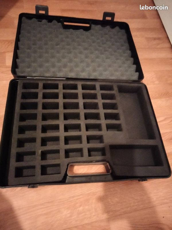 Mallette portable a outil vide (image 1)