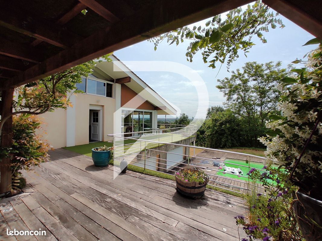 Maison 7 pièces 305 m² · à Bonzac · 305 m² · 330 000 €