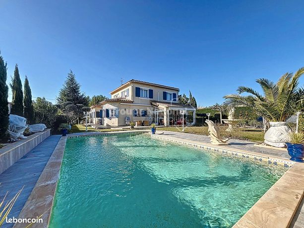 Villa 10 pièces 245 m²